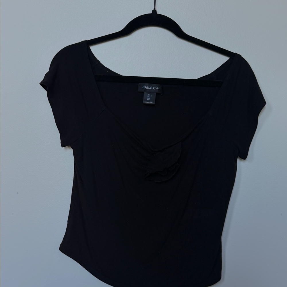 Bailey 44 Black Short Sleeve Scoop Neck Top With Flower